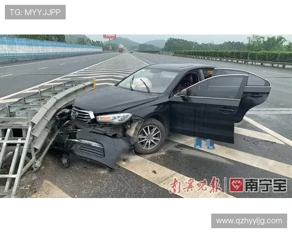 直升机高空追击超速逃逸车辆紧张激烈的城市追逐战